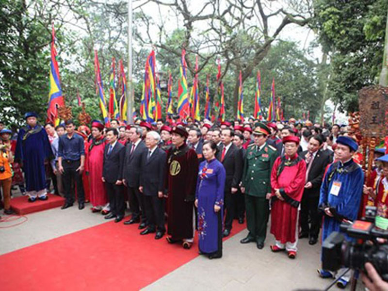 Tổng Bí thư cùng nhân dân dâng hương tưởng nhớ các vua Hùng